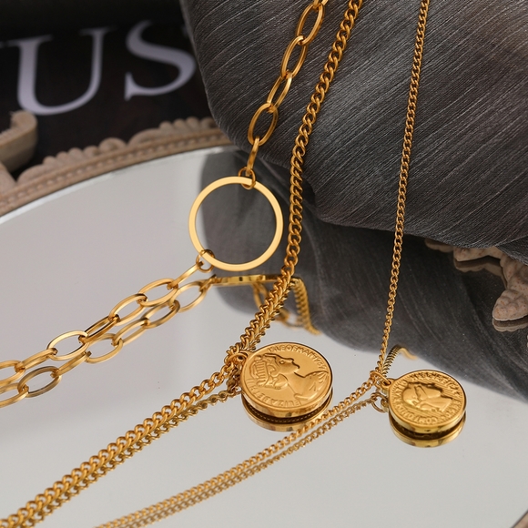 Multilayered Queen Coin Portrait Pendant Necklace - Picture 3 of 5